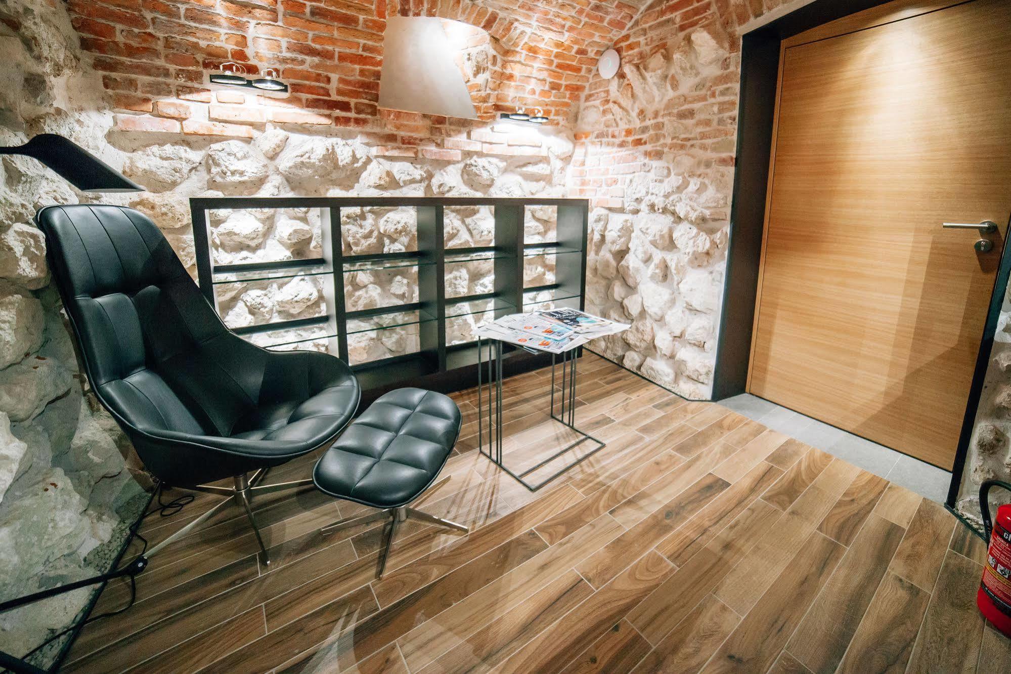 Modern Apartment By Wawel Castle คราคูฟ ภายนอก รูปภาพ